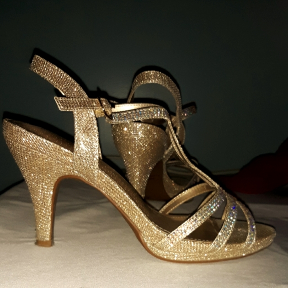 Dream Pairs 4 inch heels, very fancy